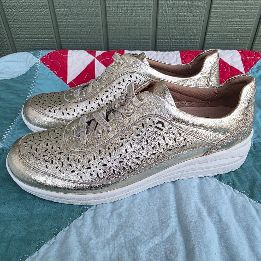 Earth Origins Women Nimble Nina Gold Metallic Perforated Leather Sneakers 8.5M